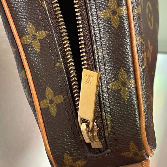 Louis Vuitton Croissant Monogram Shoulder Bag - Picture 6 of 13